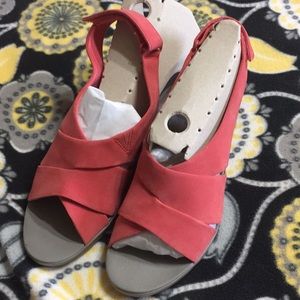 Cloud steppers by Clark’s woman’s 8M sandals NWT🛍